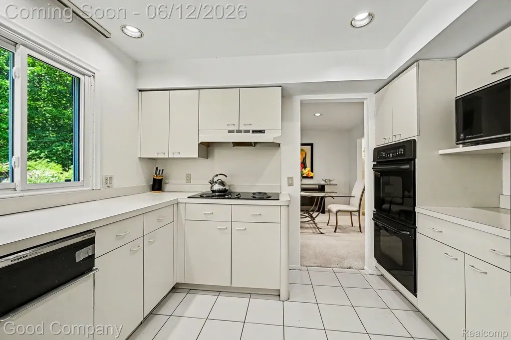 30049 Mayfair Drive Farmington Hills City MI 48331