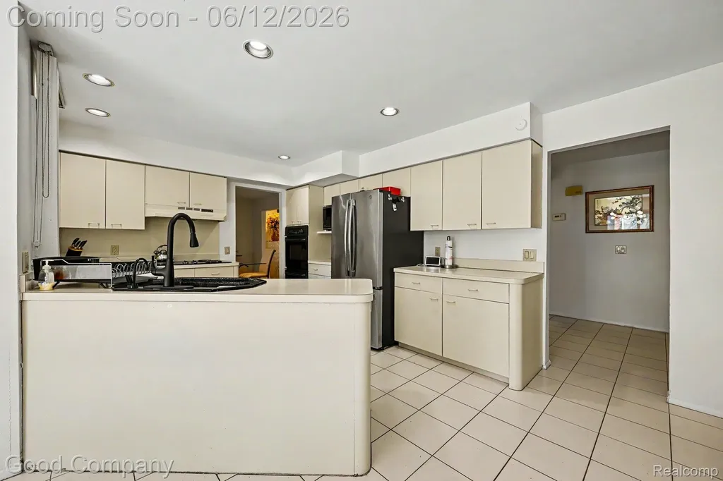 30049 Mayfair Drive Farmington Hills City MI 48331