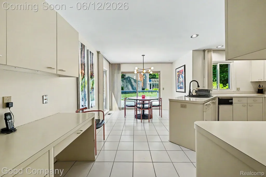 30049 Mayfair Drive Farmington Hills City MI 48331
