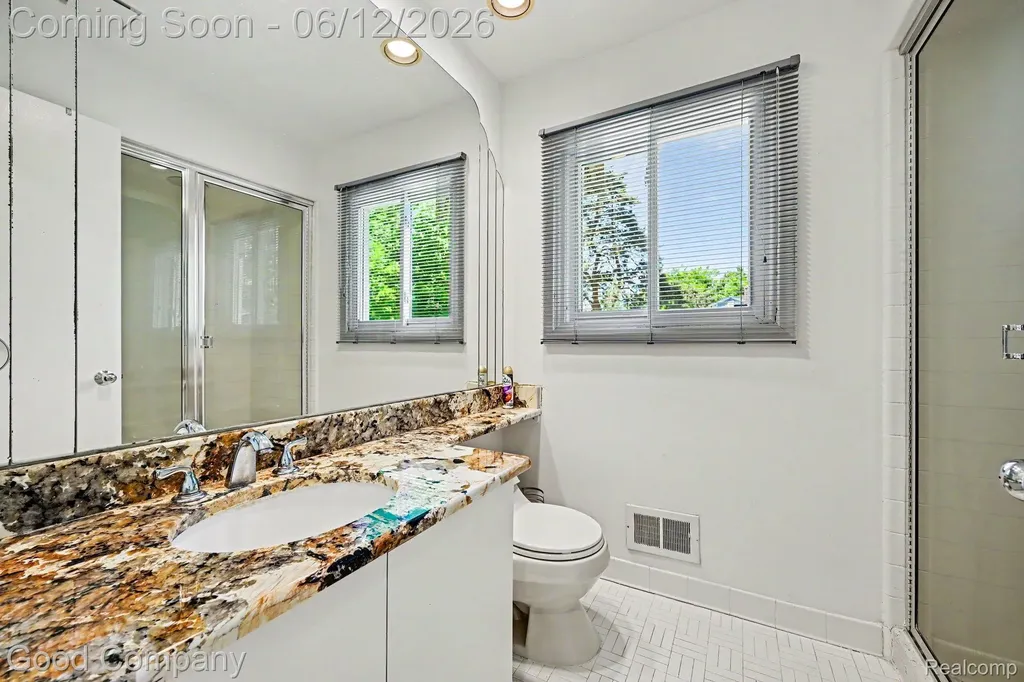 30049 Mayfair Drive Farmington Hills City MI 48331