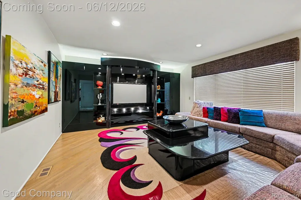 30049 Mayfair Drive Farmington Hills City MI 48331