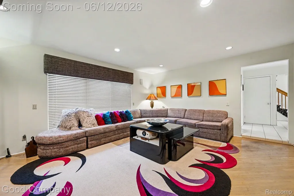 30049 Mayfair Drive Farmington Hills City MI 48331