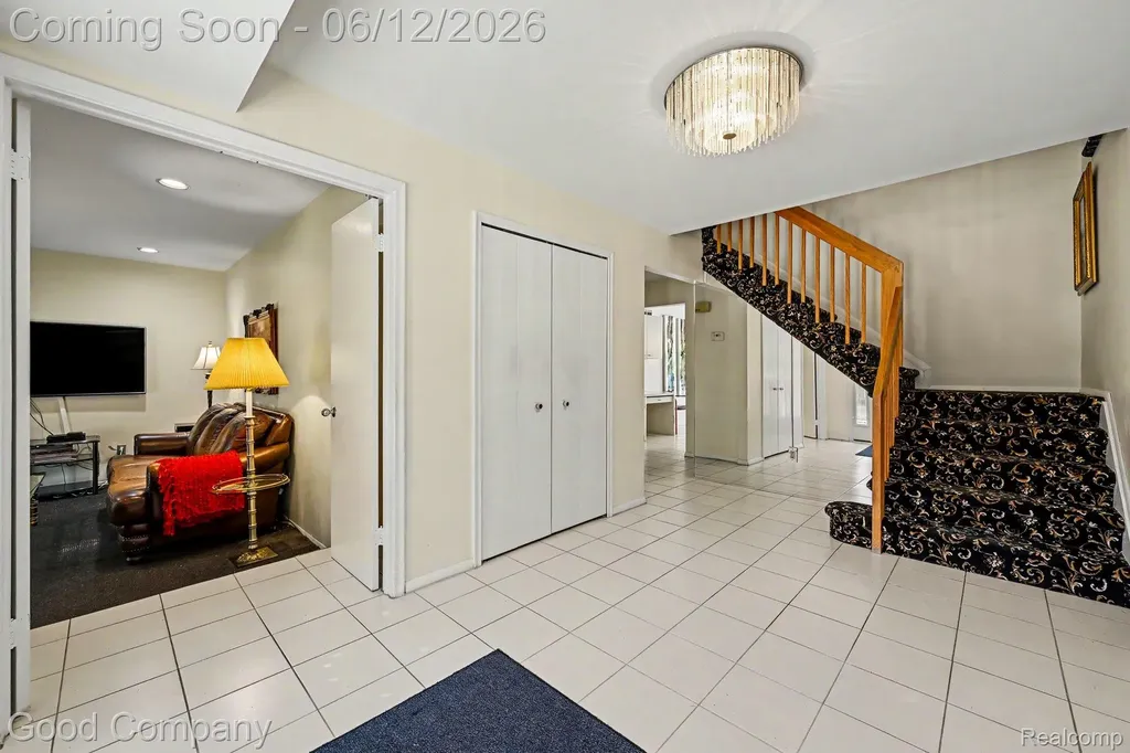 30049 Mayfair Drive Farmington Hills City MI 48331