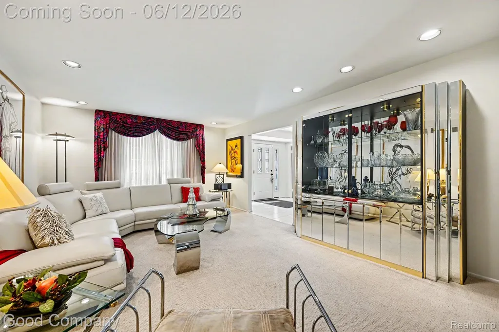 30049 Mayfair Drive Farmington Hills City MI 48331