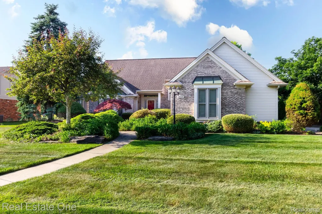1459 Almond Drive Troy City MI 48098