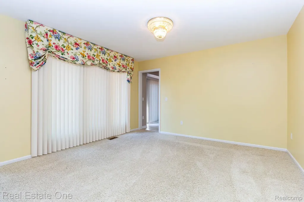 1459 Almond Drive Troy City MI 48098