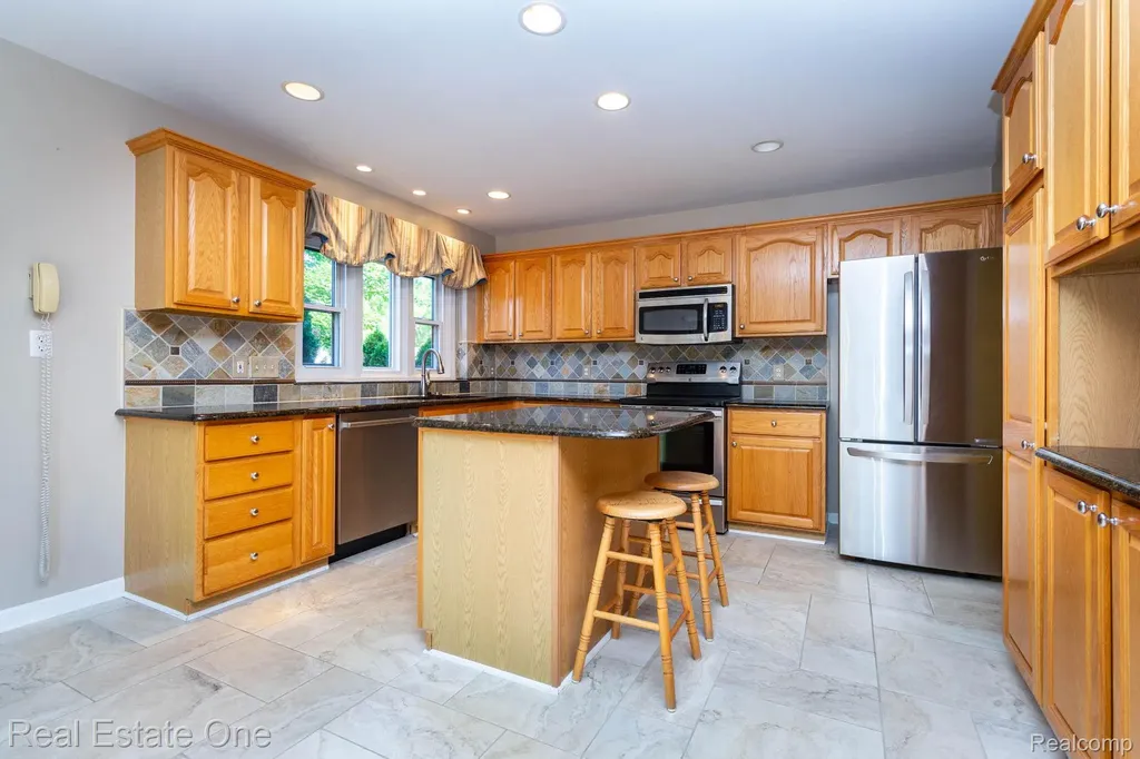 1459 Almond Drive Troy City MI 48098
