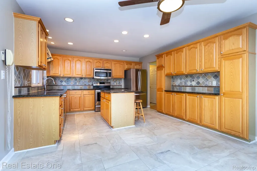 1459 Almond Drive Troy City MI 48098