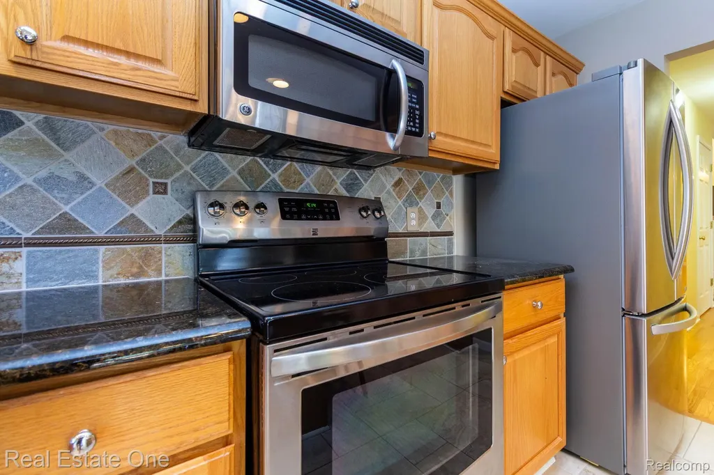 1459 Almond Drive Troy City MI 48098