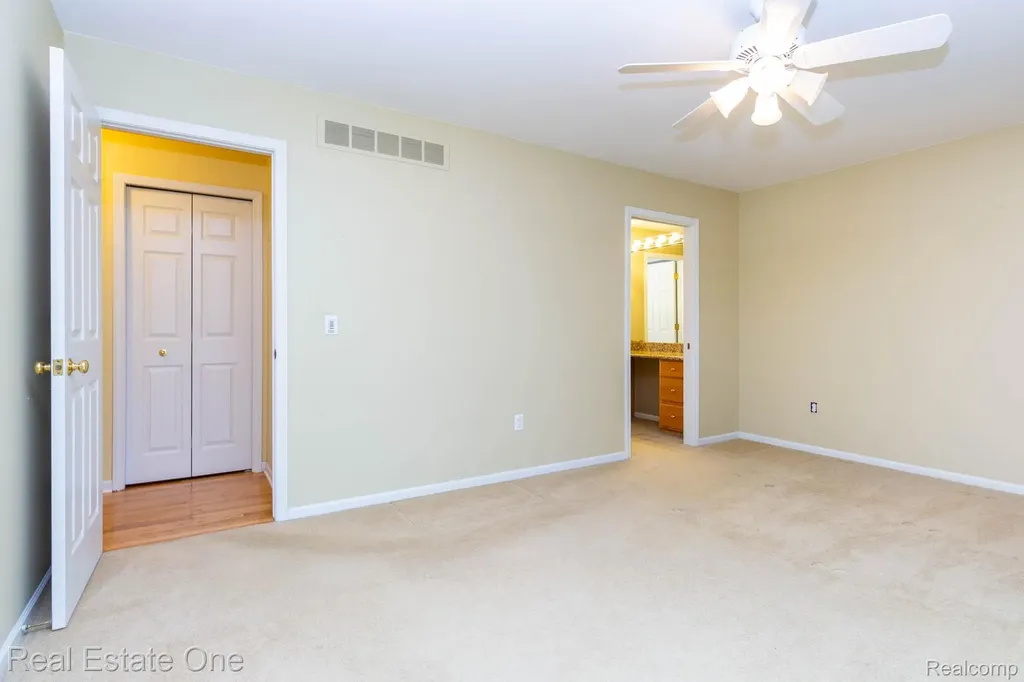 1459 Almond Drive Troy City MI 48098