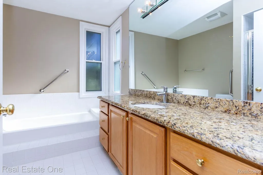 1459 Almond Drive Troy City MI 48098