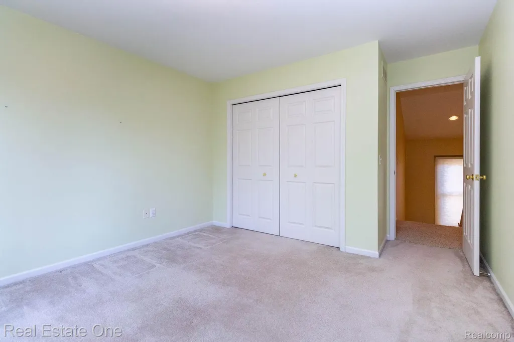 1459 Almond Drive Troy City MI 48098