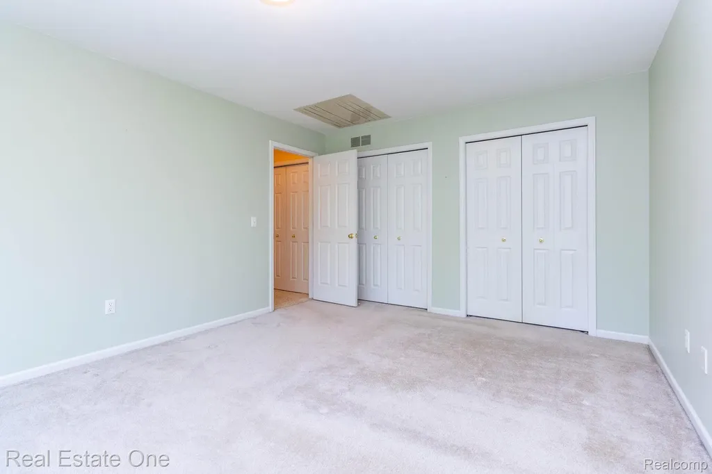 1459 Almond Drive Troy City MI 48098