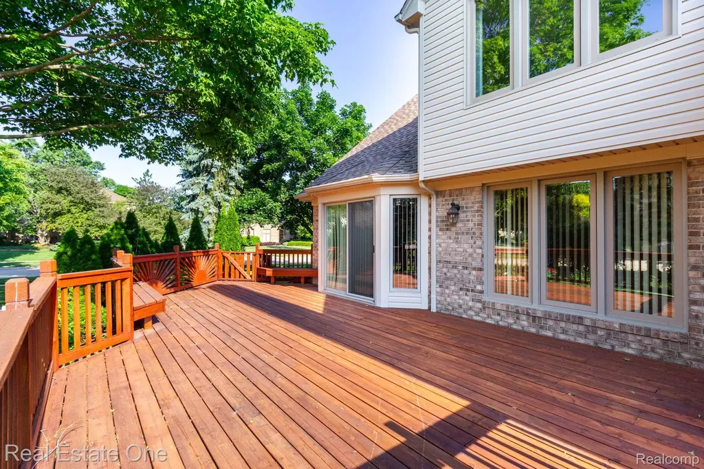 1459 Almond Drive Troy City MI 48098