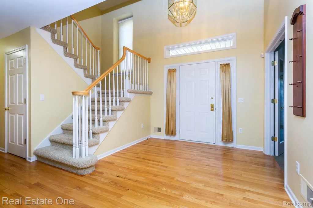1459 Almond Drive Troy City MI 48098