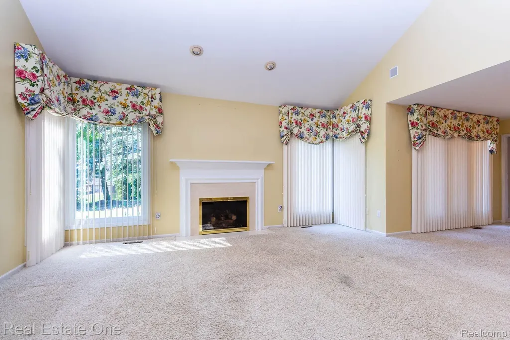 1459 Almond Drive Troy City MI 48098