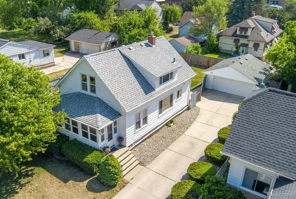 21202 Collingham Avenue Farmington City MI 48336