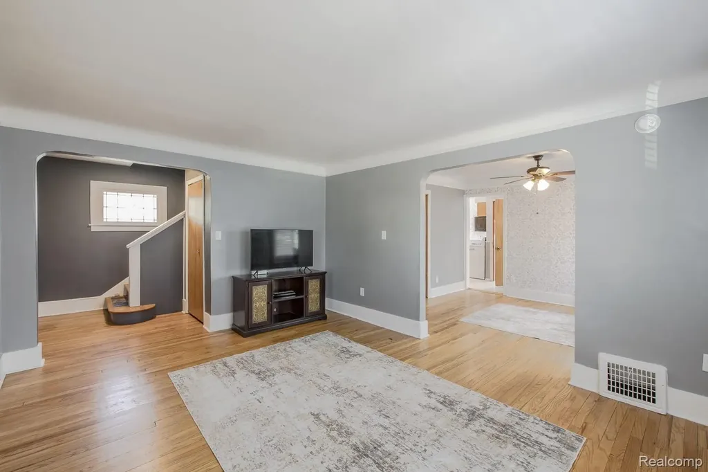 21202 Collingham Avenue Farmington City MI 48336