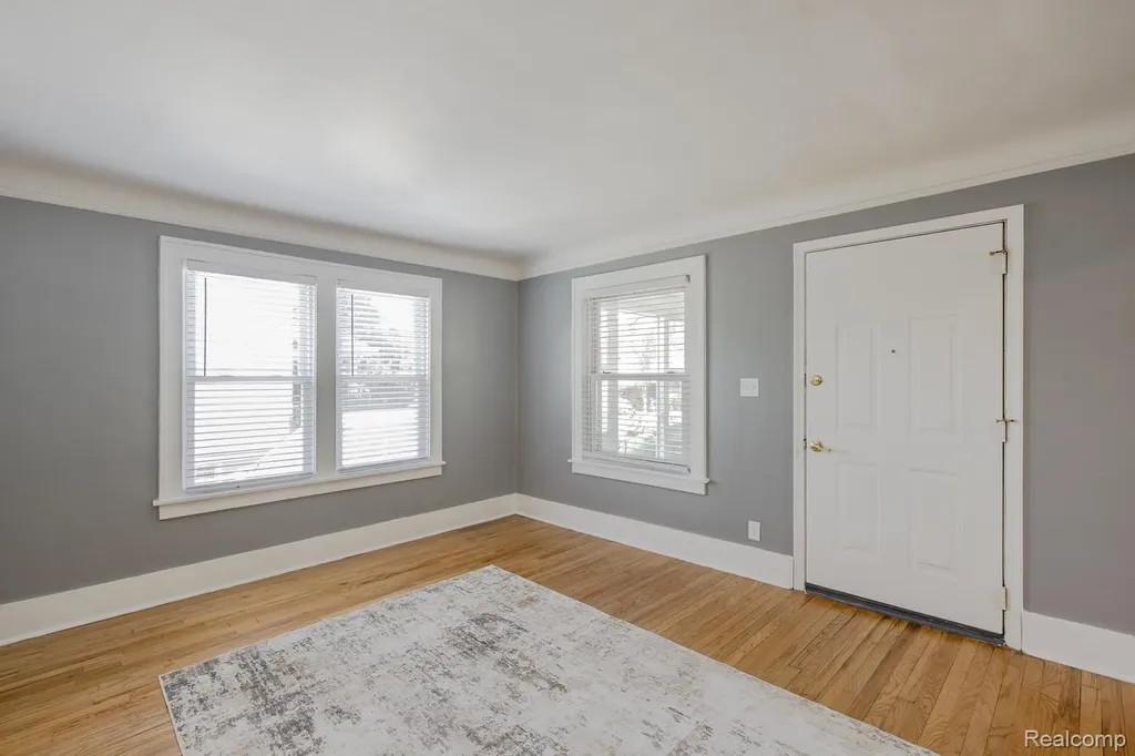 21202 Collingham Avenue Farmington City MI 48336