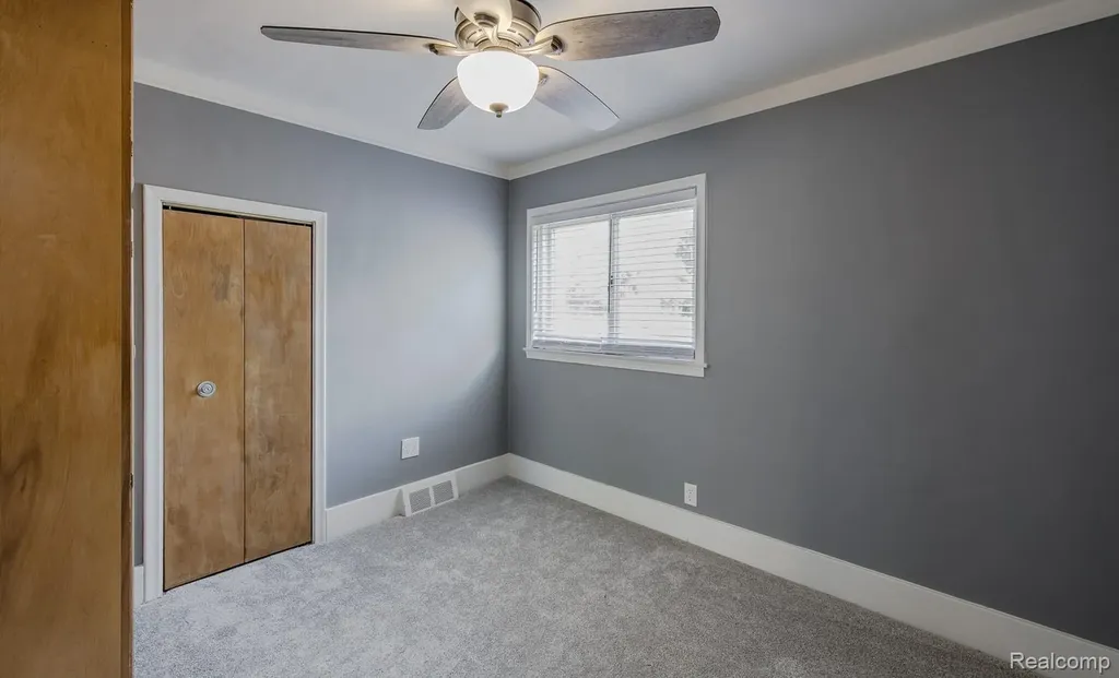 21202 Collingham Avenue Farmington City MI 48336