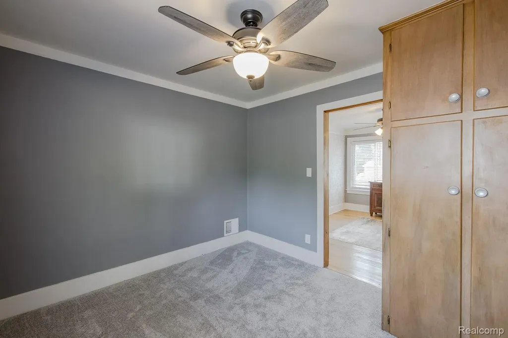 21202 Collingham Avenue Farmington City MI 48336