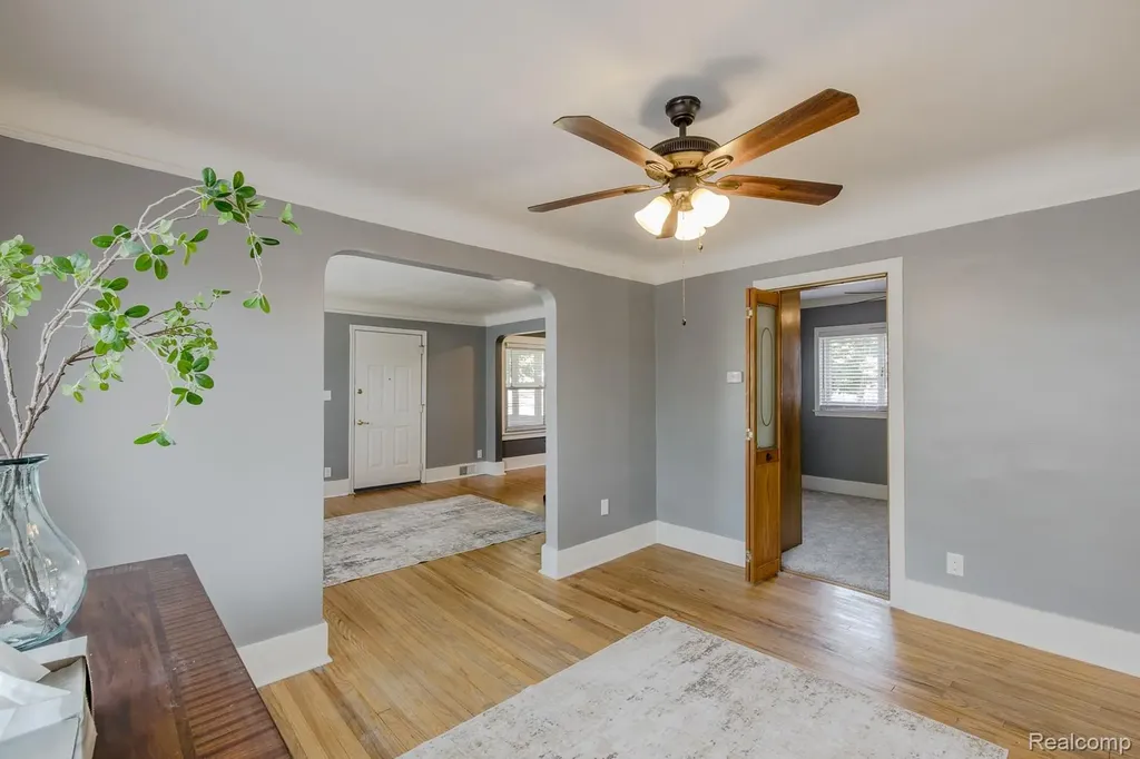 21202 Collingham Avenue Farmington City MI 48336