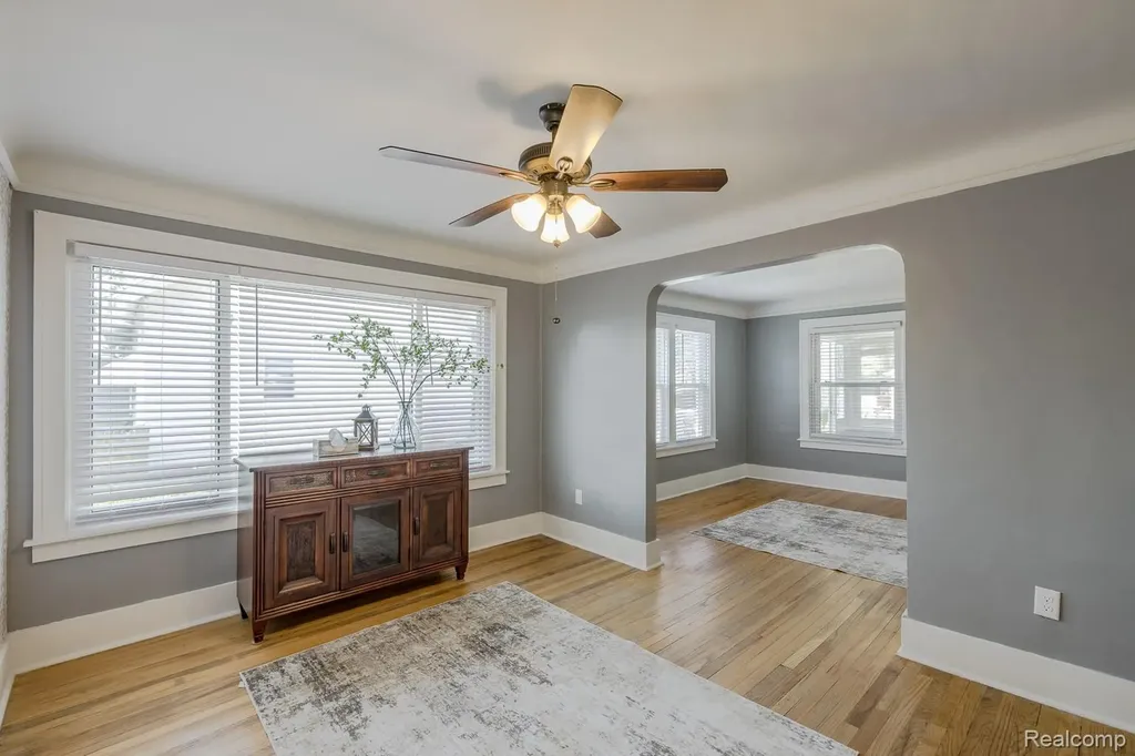 21202 Collingham Avenue Farmington City MI 48336