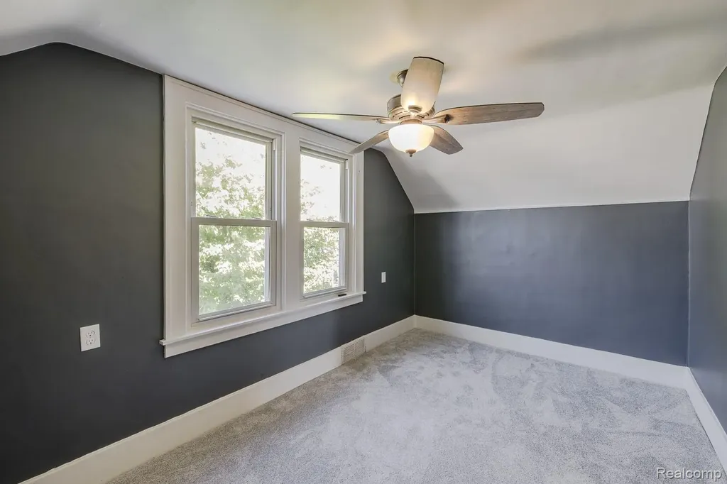 21202 Collingham Avenue Farmington City MI 48336