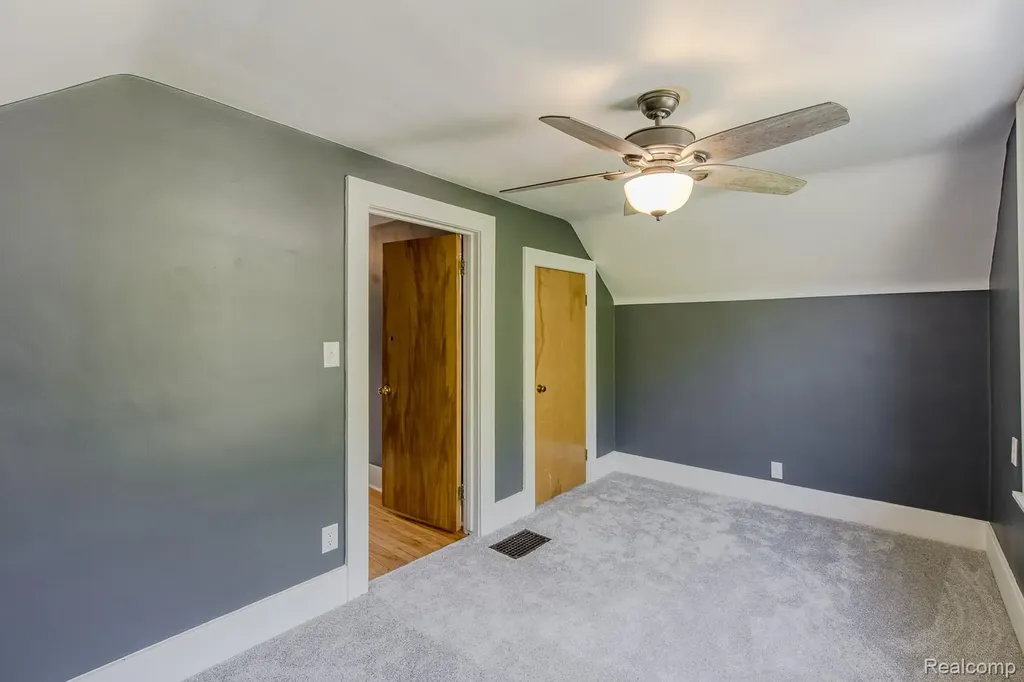 21202 Collingham Avenue Farmington City MI 48336