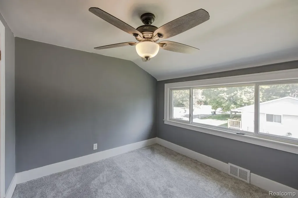 21202 Collingham Avenue Farmington City MI 48336