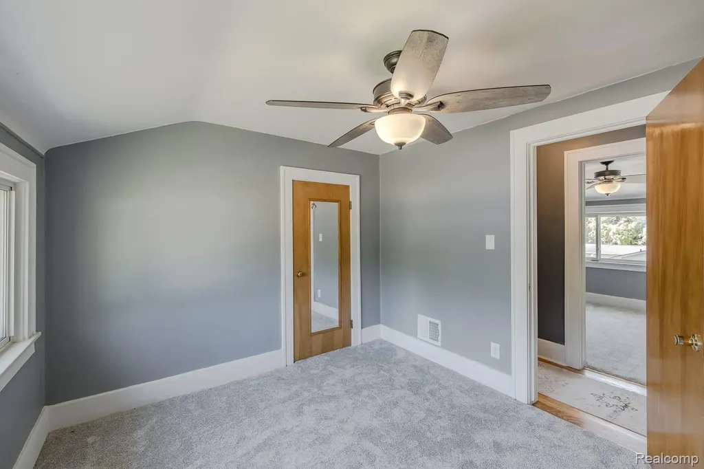 21202 Collingham Avenue Farmington City MI 48336