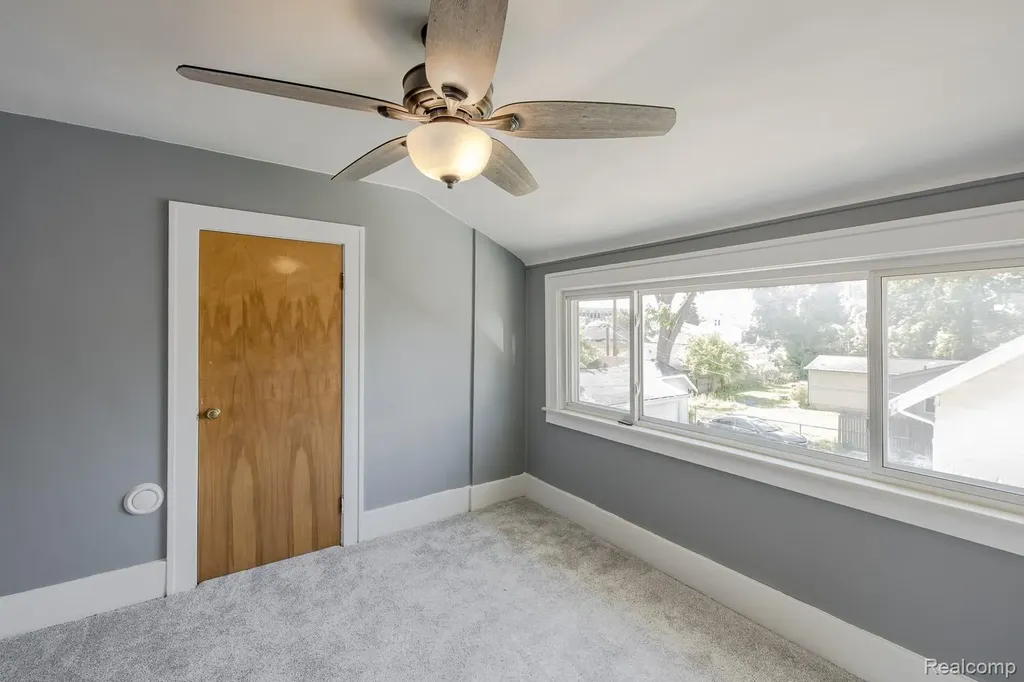 21202 Collingham Avenue Farmington City MI 48336