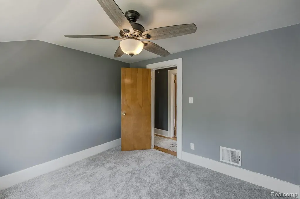 21202 Collingham Avenue Farmington City MI 48336