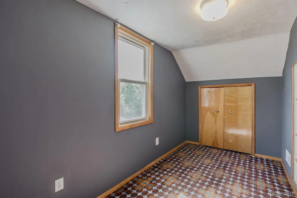 21202 Collingham Avenue Farmington City MI 48336