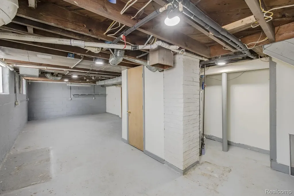 21202 Collingham Avenue Farmington City MI 48336