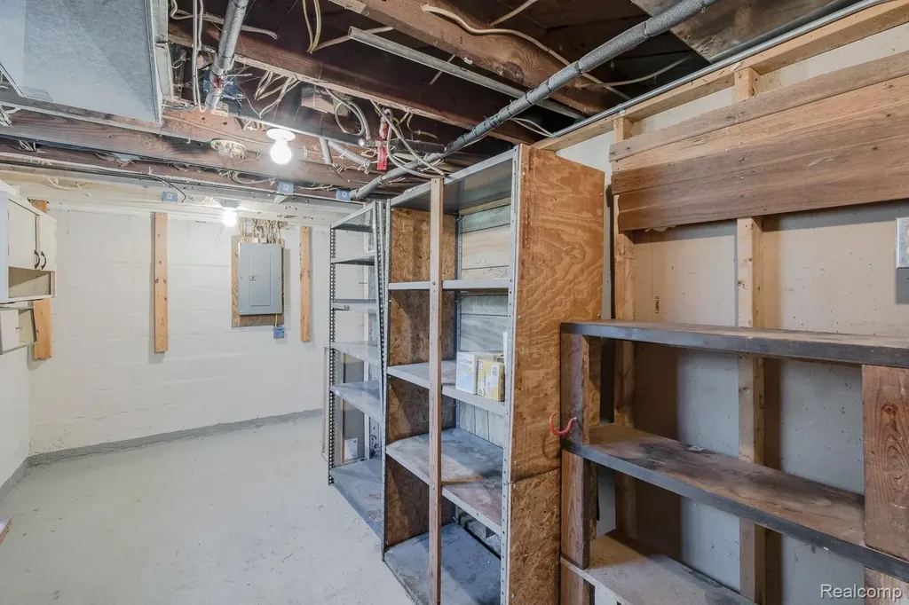 21202 Collingham Avenue Farmington City MI 48336