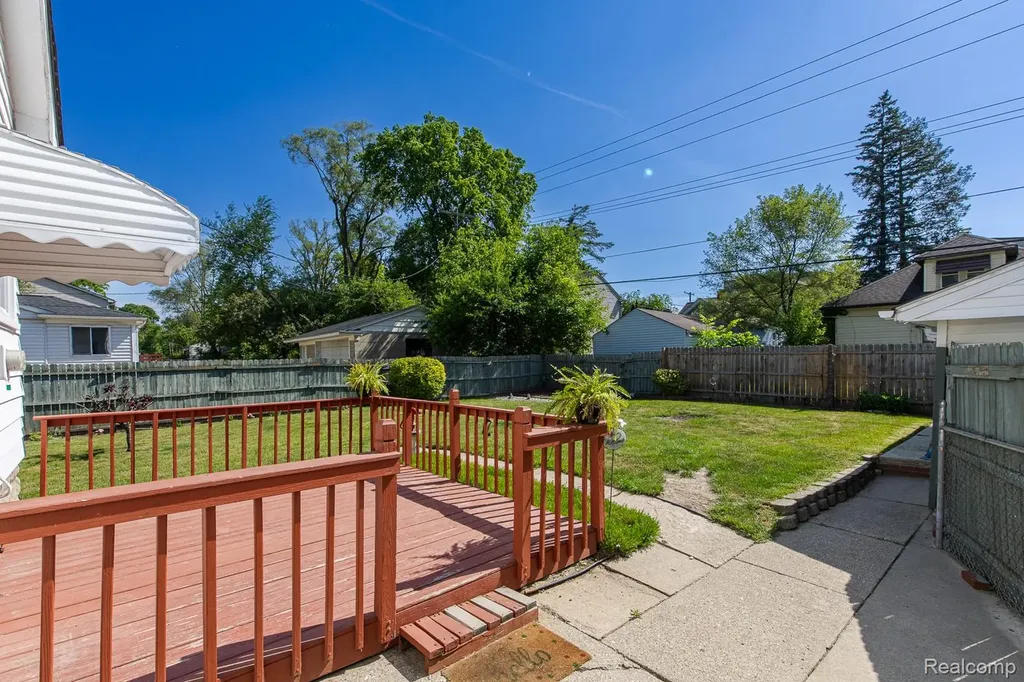21202 Collingham Avenue Farmington City MI 48336
