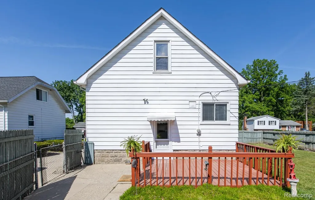 21202 Collingham Avenue Farmington City MI 48336