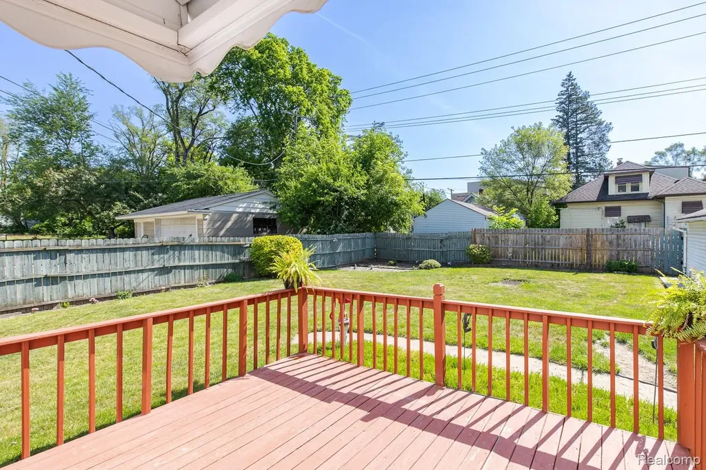 21202 Collingham Avenue Farmington City MI 48336
