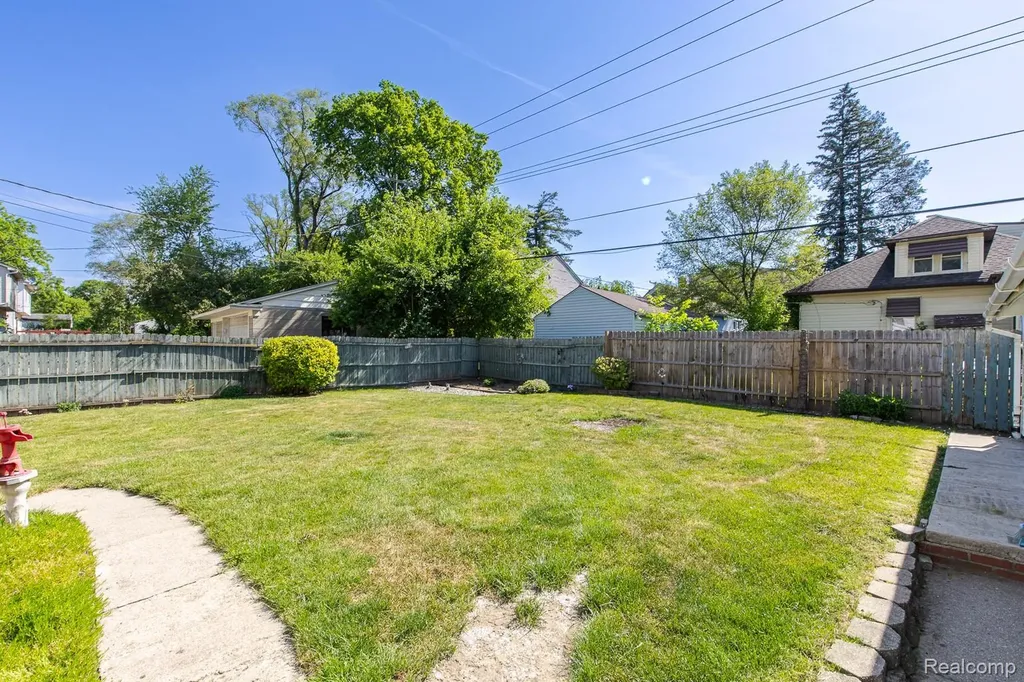 21202 Collingham Avenue Farmington City MI 48336