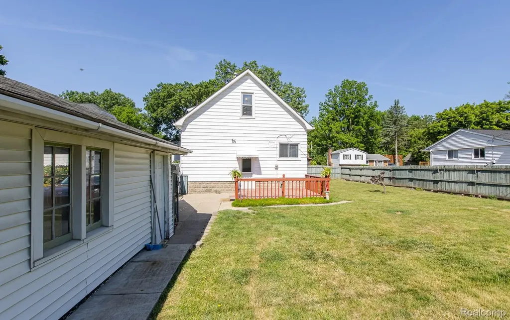 21202 Collingham Avenue Farmington City MI 48336