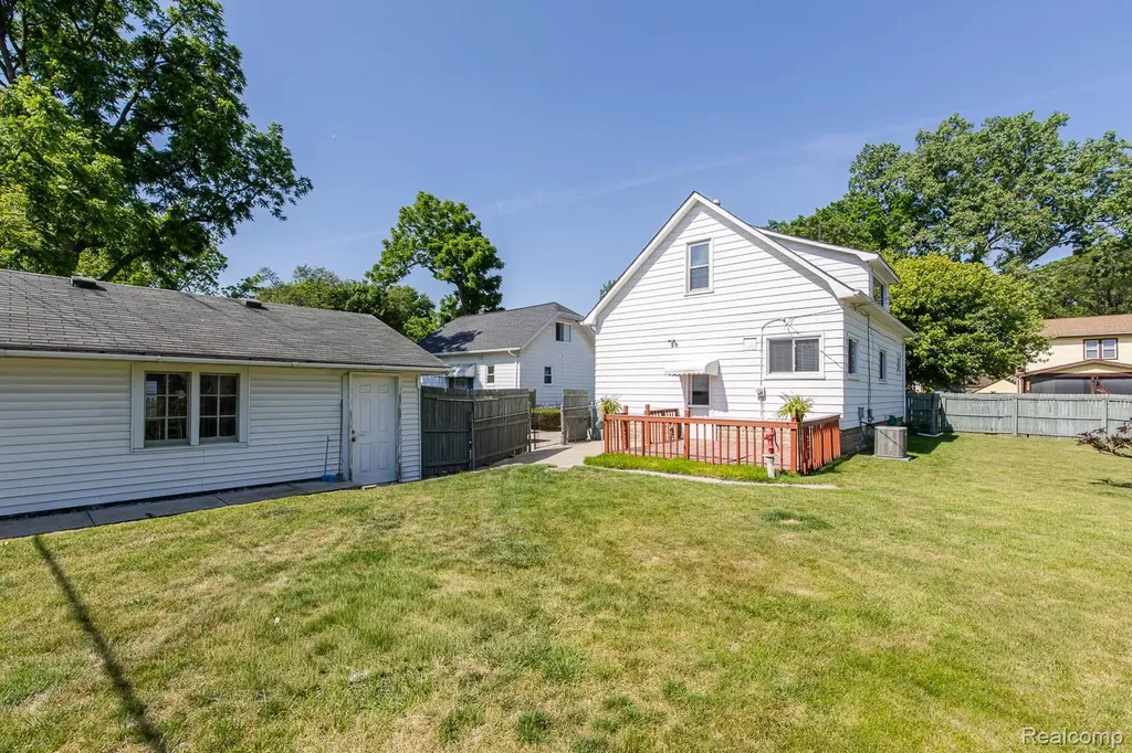 21202 Collingham Avenue Farmington City MI 48336