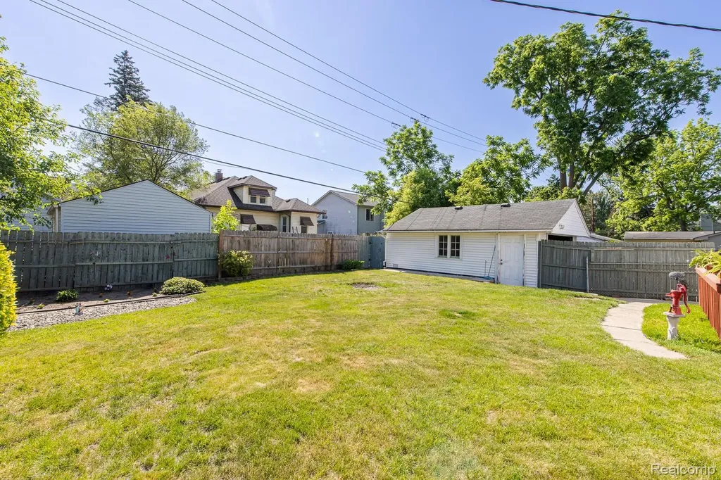 21202 Collingham Avenue Farmington City MI 48336
