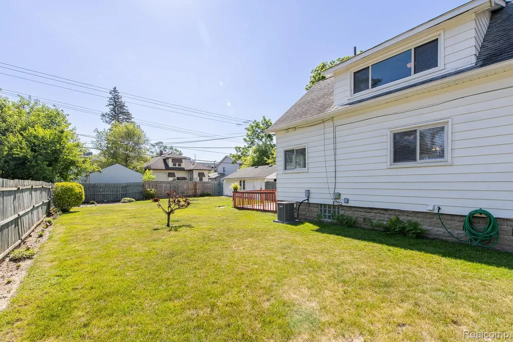 21202 Collingham Avenue Farmington City MI 48336