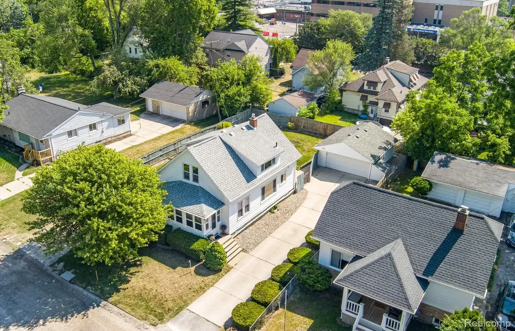 21202 Collingham Avenue Farmington City MI 48336