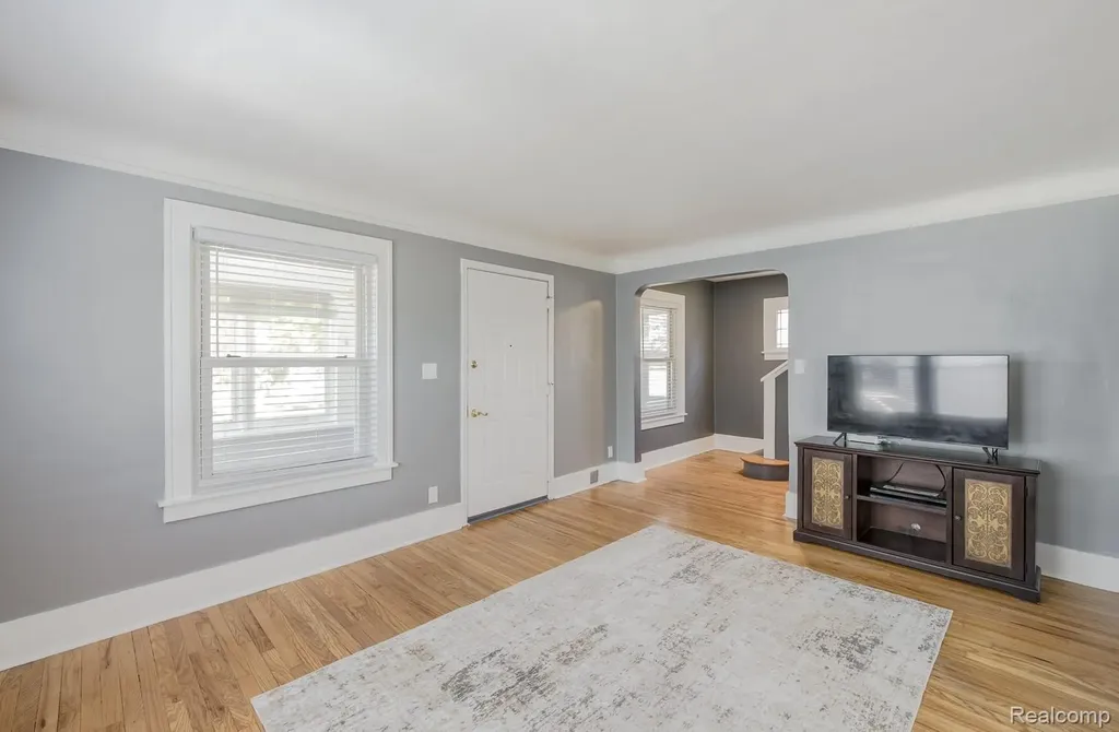 21202 Collingham Avenue Farmington City MI 48336