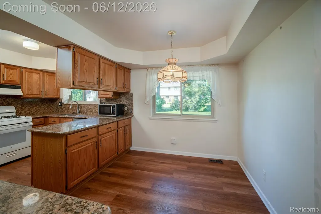 18871 Comstock Street Livonia City MI 48152