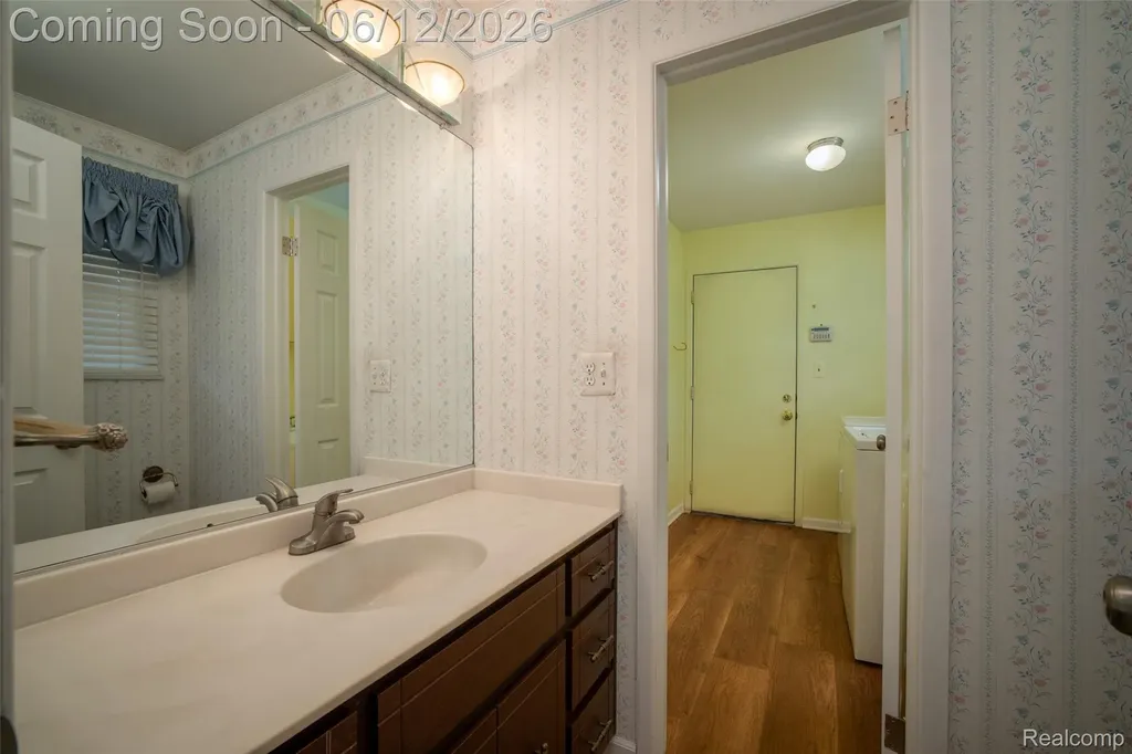 18871 Comstock Street Livonia City MI 48152