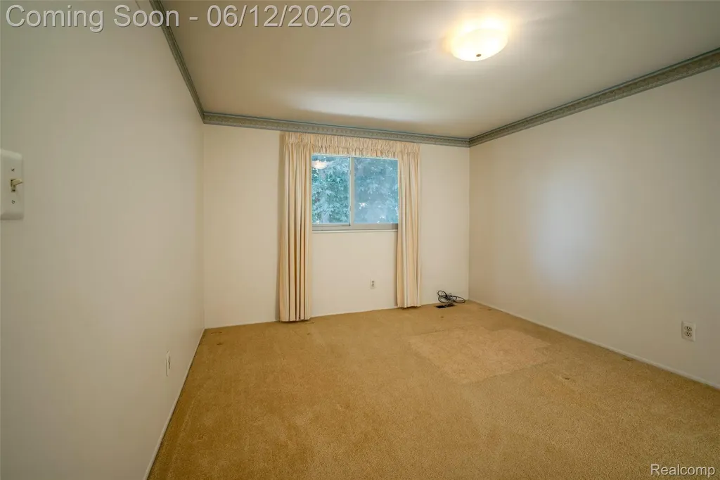 18871 Comstock Street Livonia City MI 48152