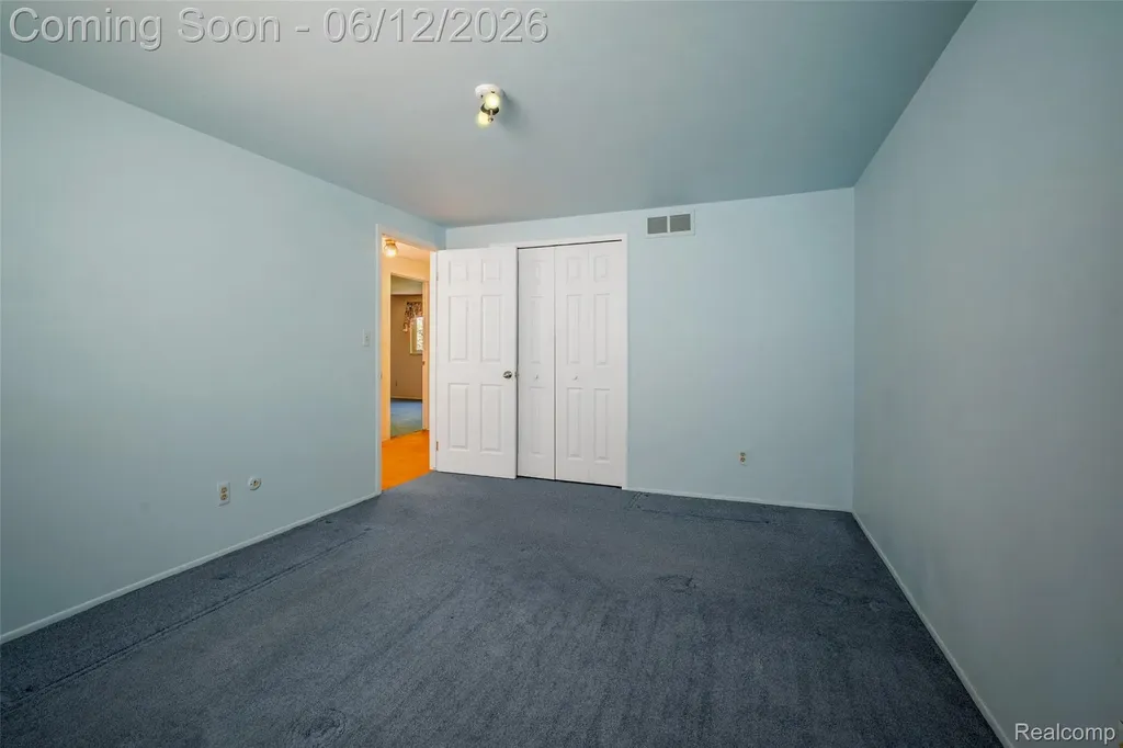 18871 Comstock Street Livonia City MI 48152